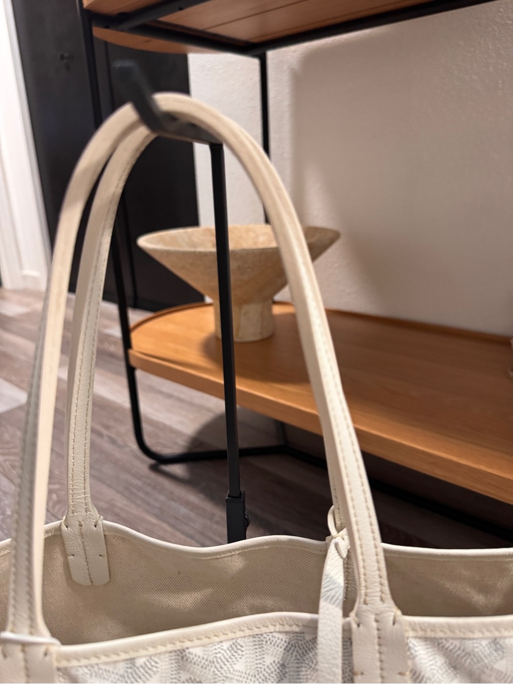 Goyard Saint Louis Tote in White with Matching Pouch - Picture 3 of 12